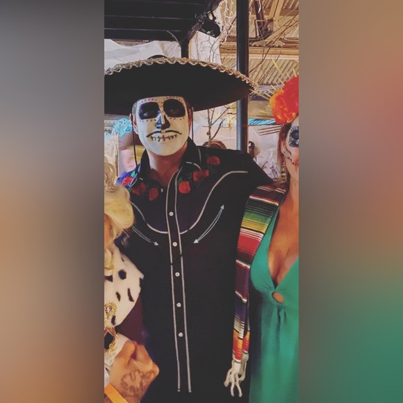 Men’s collared shirt! - Picture 2 of 3